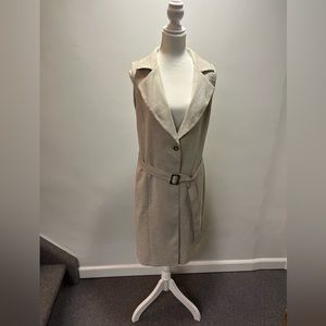 White Black sleeveless vest